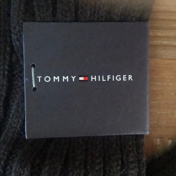 Tommy Hilfiger scarf NWT - Picture 2 of 3
